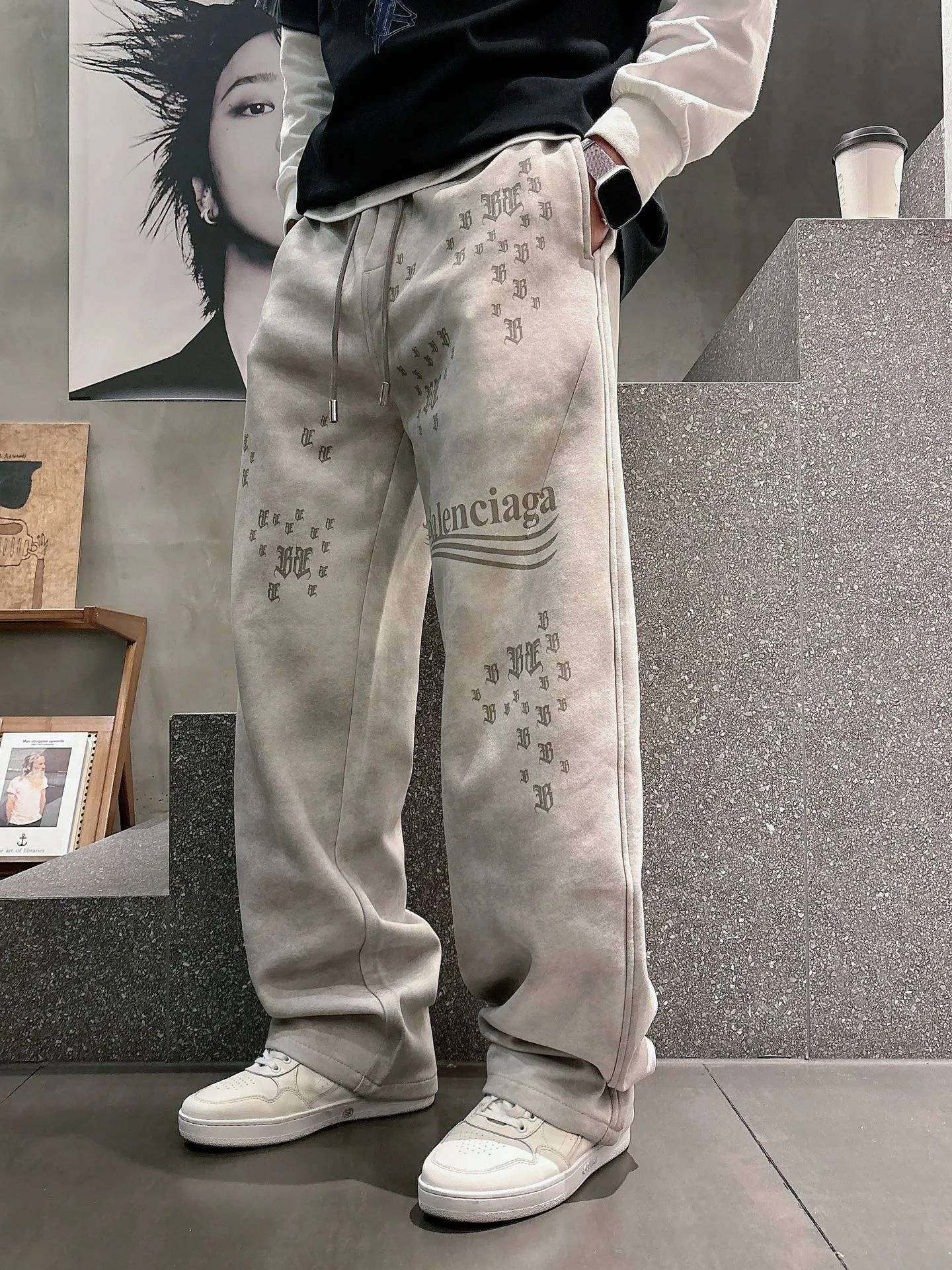 Balenciaga 🆕2026 Autumn and Winter New Arrival Casual Pants! The official website will be released simultaneously. Brand Classic LOGO casual pants, customized fabrics, excellent comfort and strong touch. Highly recognisable, perfect appearance and craftsmanship. Size:M-3XL